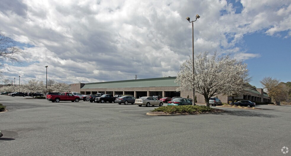 More Photos Of 500 Woodlake Dr, Chesapeake Light Manufacturing For Lease