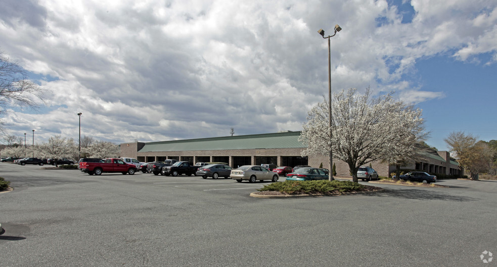 More Photos Of 500 Woodlake Dr, Chesapeake Light Manufacturing For Lease