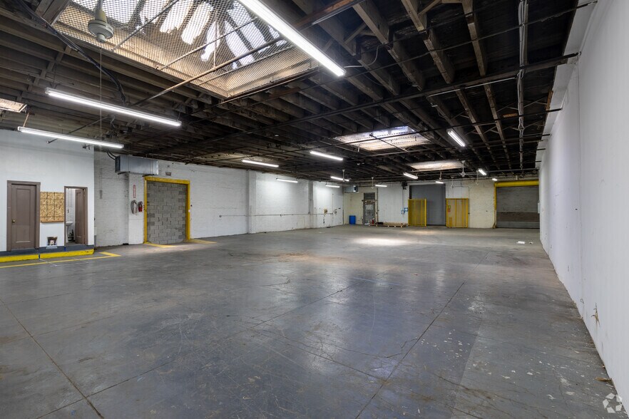 More Photos Of 1194 Randall Ave, Bronx Industrial For Lease