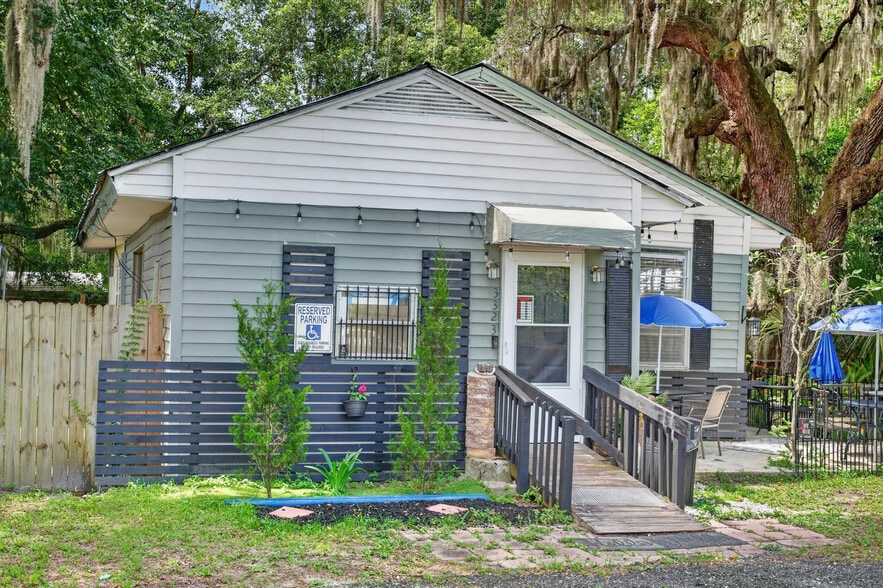 Primary Photo Of 3323 Saint Johns Ave, Palatka Restaurant For Sale