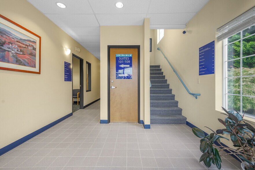 More Photos Of 9407 NE Vancouver Mall Dr, Vancouver Medical For Sale