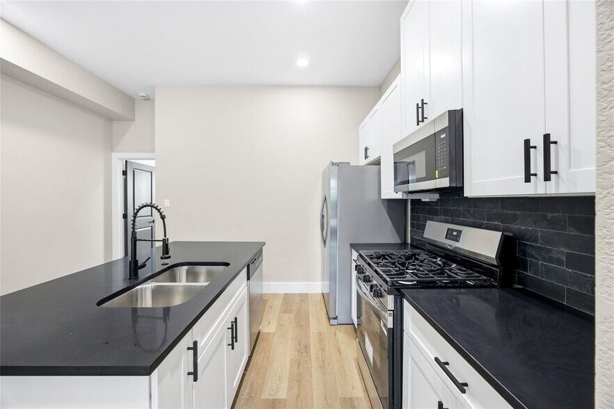 More Photos Of 6103 Shotwell st, Houston Multifamily For Sale