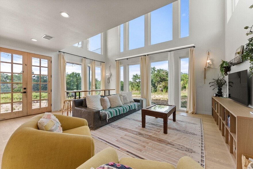 More Photos Of 5460 FM 2325, Wimberley Hotel For Sale