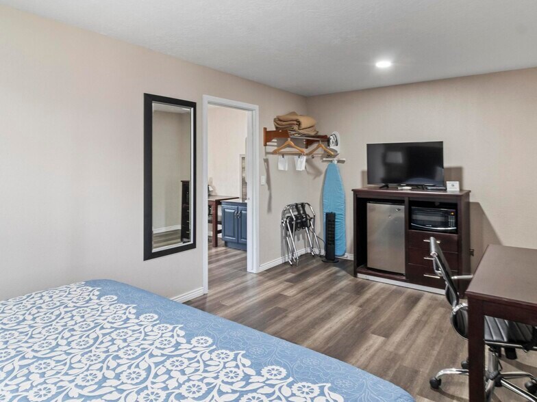 More Photos Of 175 E Center St, Panguitch Hotel For Sale