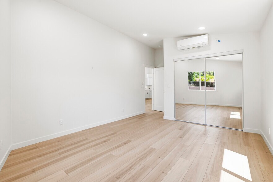 More Photos Of 22320 Itasca St, Chatsworth Apartments For Sale