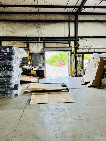 More Photos Of 226 Micolas St, Opp Warehouse For Sale