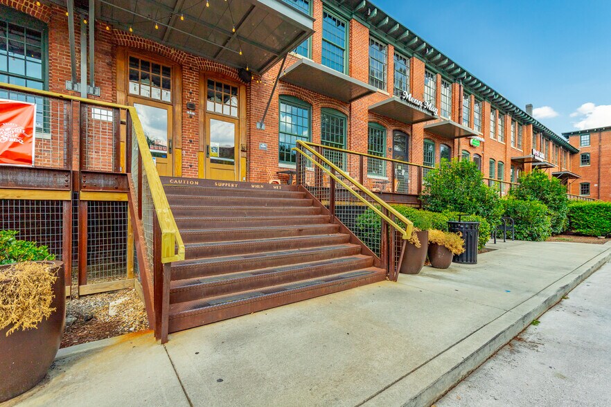 More Photos Of 205 Manufacturers Rd, Chattanooga General Retail For Lease