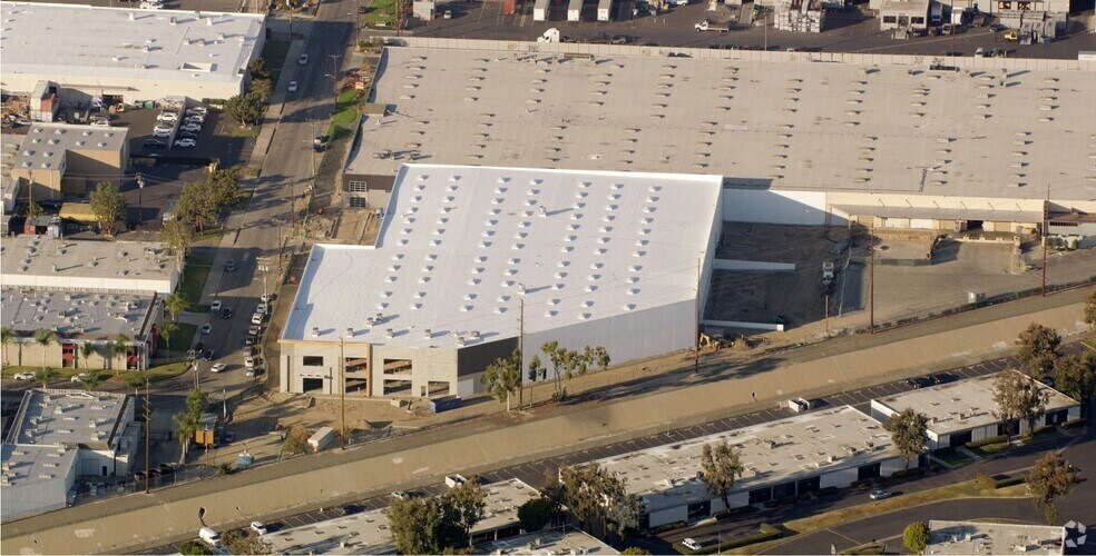 More Photos Of 12772 Monarch St, Garden Grove Warehouse For Lease