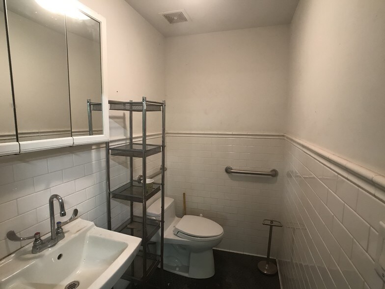More Photos Of 440 13th St, Brooklyn Flex For Lease