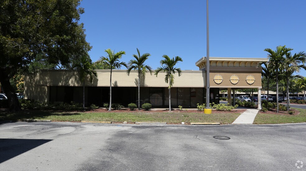 More Photos Of 4350 Fowler St, Fort Myers Unknown For Lease