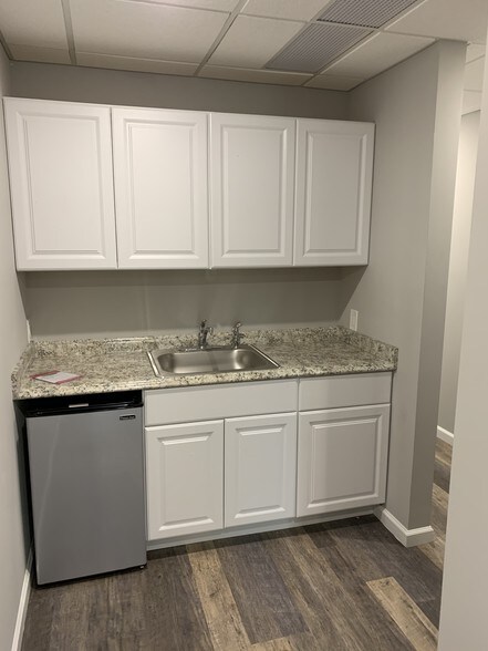 More Photos Of 615 Colonial Park Dr, Roswell Loft Creative Space For Lease