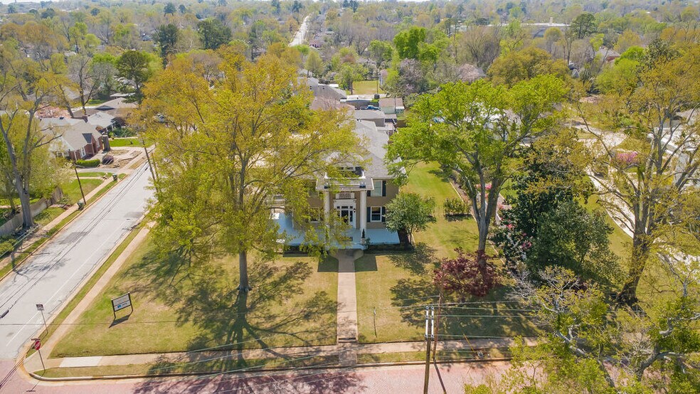 More Photos Of 313 E Charnwood St, Tyler Office For Lease