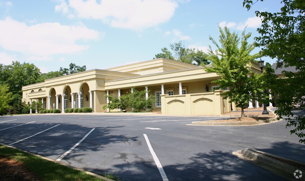 More Photos Of 333 S Pine St, Spartanburg Office For Lease