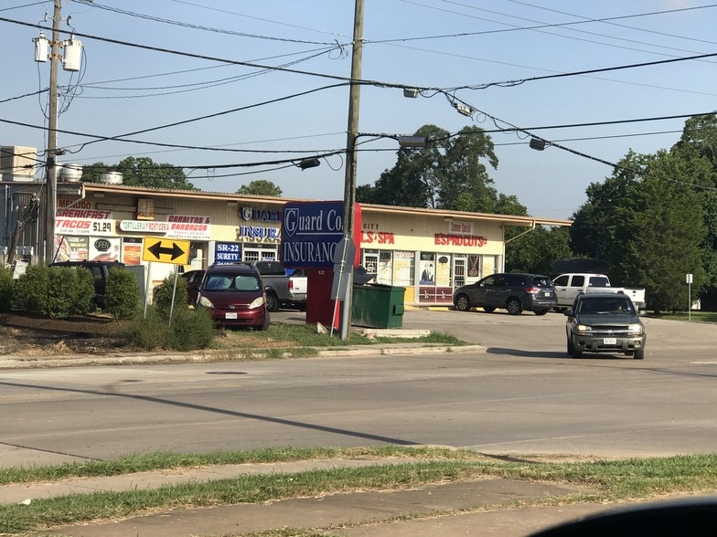 More Photos Of 832 Burke Rd, Pasadena Freestanding For Lease