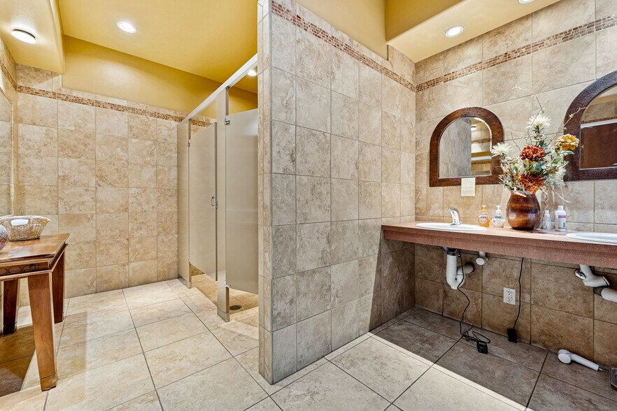 More Photos Of 1910 Main Ave, Durango Office For Sale