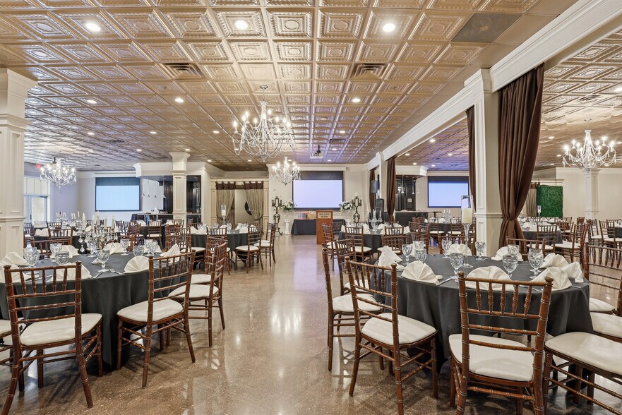 More Photos Of 140 E Main St, Lewisville Office For Sale