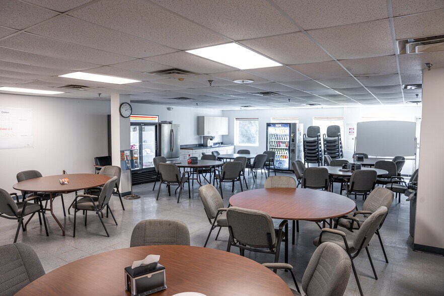 More Photos Of 700 Dalen Ln, Knoxville Distribution For Lease