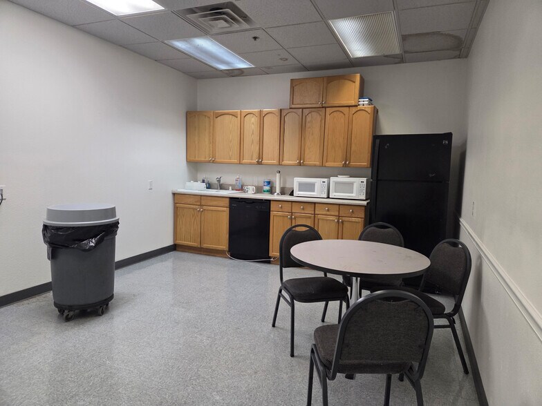 More Photos Of 1929 W Lone Cactus Dr, Phoenix Light Distribution For Lease