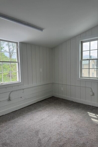 More Photos Of 3 River Ln, Sperryville Restaurant For Lease
