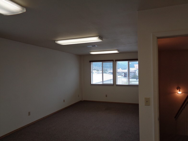 More Photos Of 1217 Baldy Mountain Rd, Sandpoint Flex For Lease
