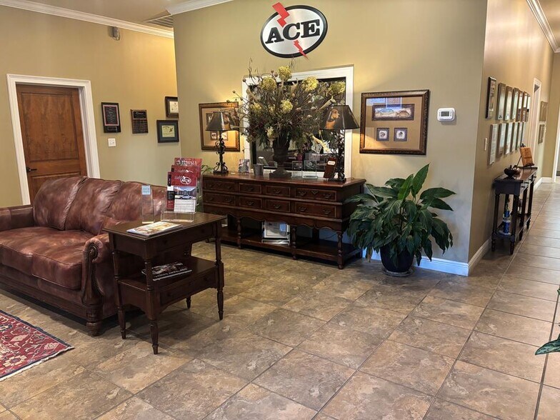 More Photos Of 4081 Inner Perimeter Rd, Valdosta Office Residential For Sale
