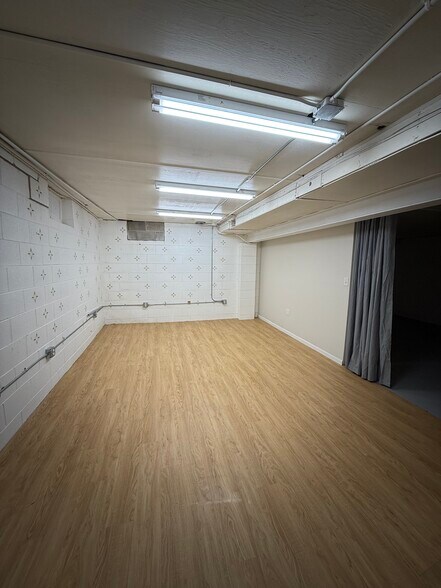 More Photos Of 870 Summit Ave, Oconomowoc Office For Sale