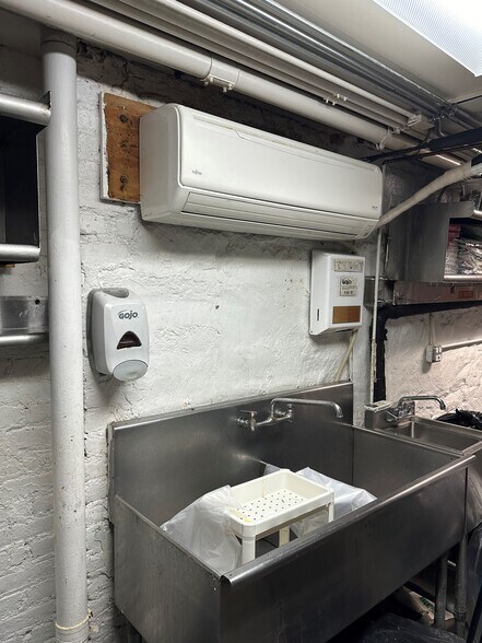 More Photos Of 162 Orchard St, New York Apartments For Lease