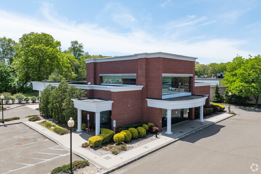 More Photos Of 2822 Middle Country Rd, Lake Grove Freestanding For Lease