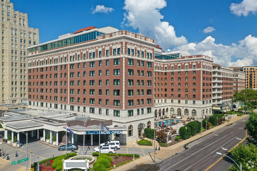 More Photos Of 212-232 N Kingshighway Blvd, Saint Louis Hotel For Lease