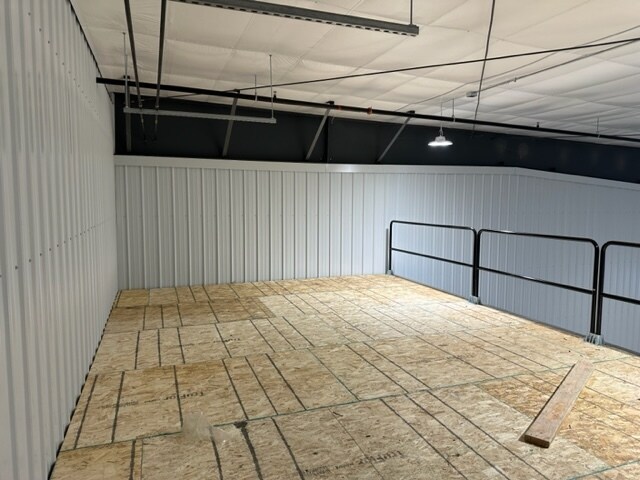 More Photos Of 24947 Larson, Lakeville Warehouse For Lease
