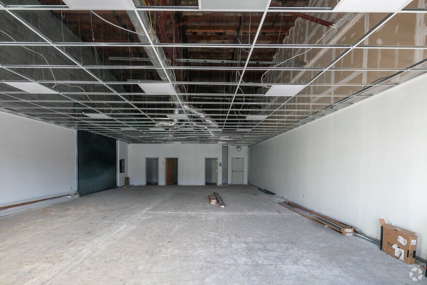 More Photos Of 480 E Bay St, Charleston General Retail For Lease
