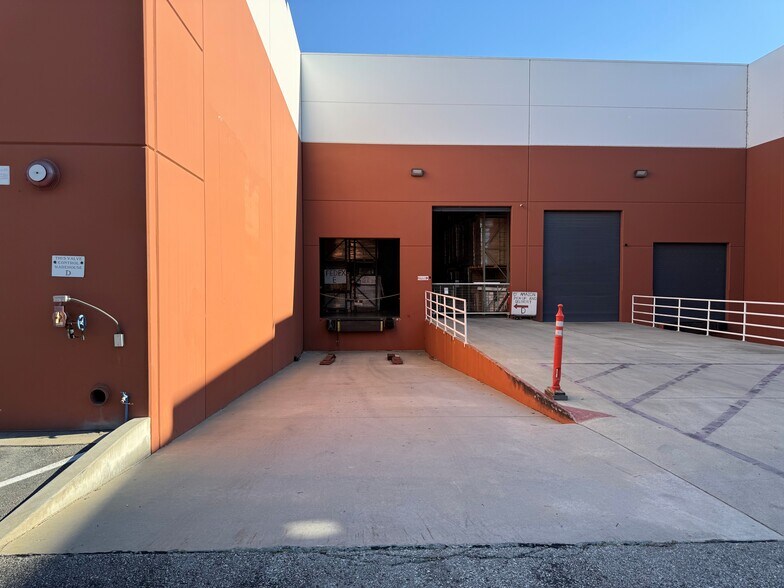 More Photos Of 14240 Don Julian Rd, City of Industry Warehouse For Lease