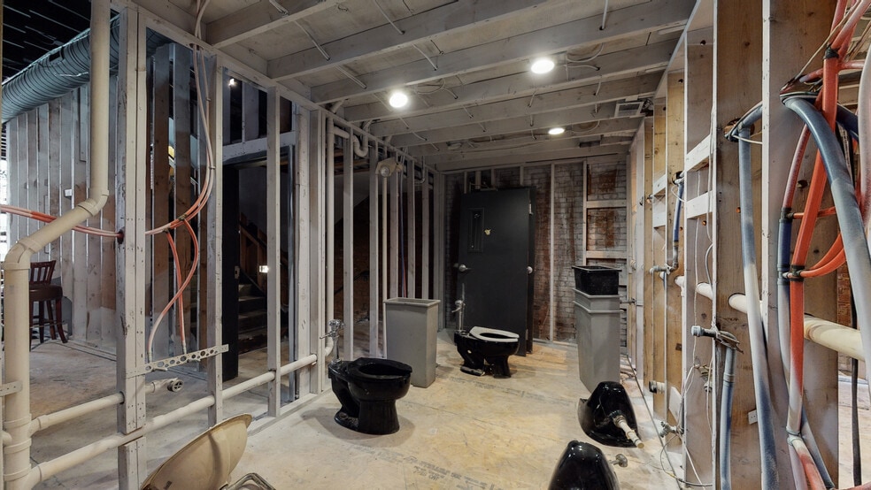 More Photos Of 116 E Main St, Louisville Bar For Sale