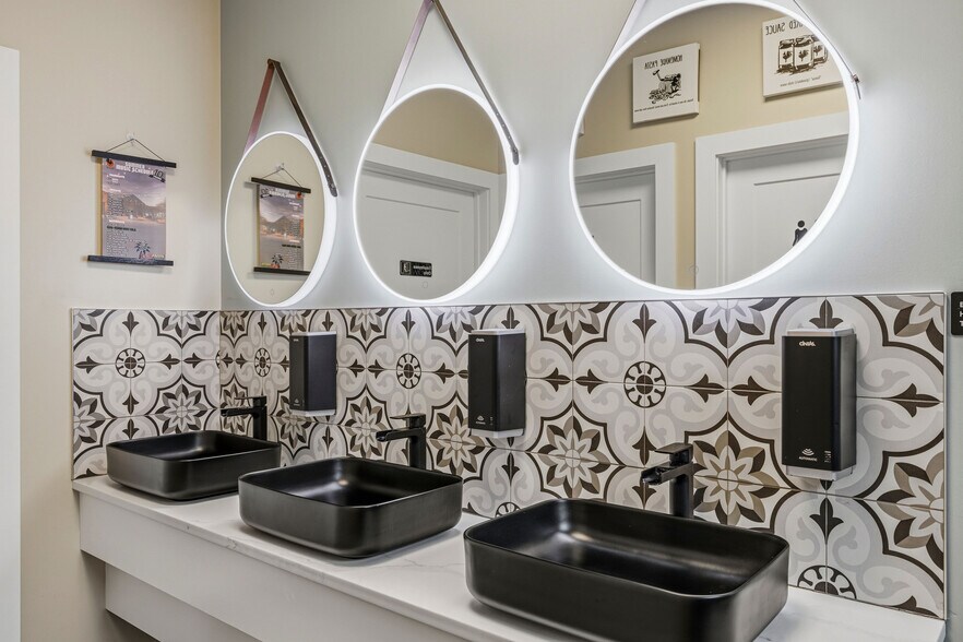 More Photos Of 402 Center St, Lewiston Restaurant For Sale