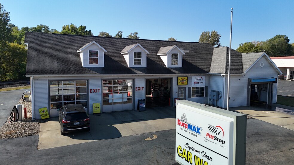 More Photos Of 630 W Main St, Louisville Carwash For Sale