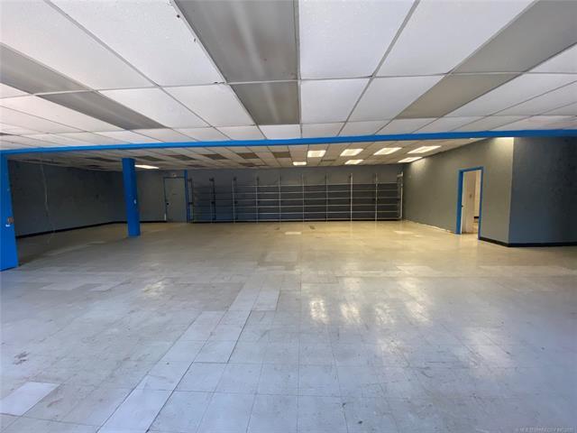 More Photos Of 713 N 2nd St, Stilwell Industrial For Sale