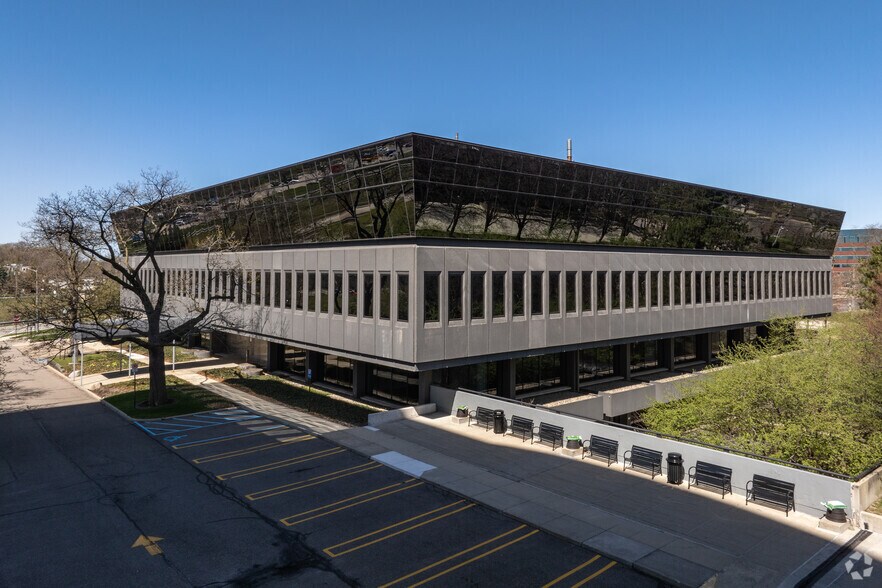 Primary Photo Of 25900 Northwestern Hwy, Southfield Office For Lease