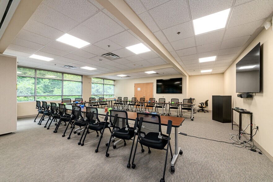 More Photos Of 8740 Orion Pl, Columbus Office For Sale