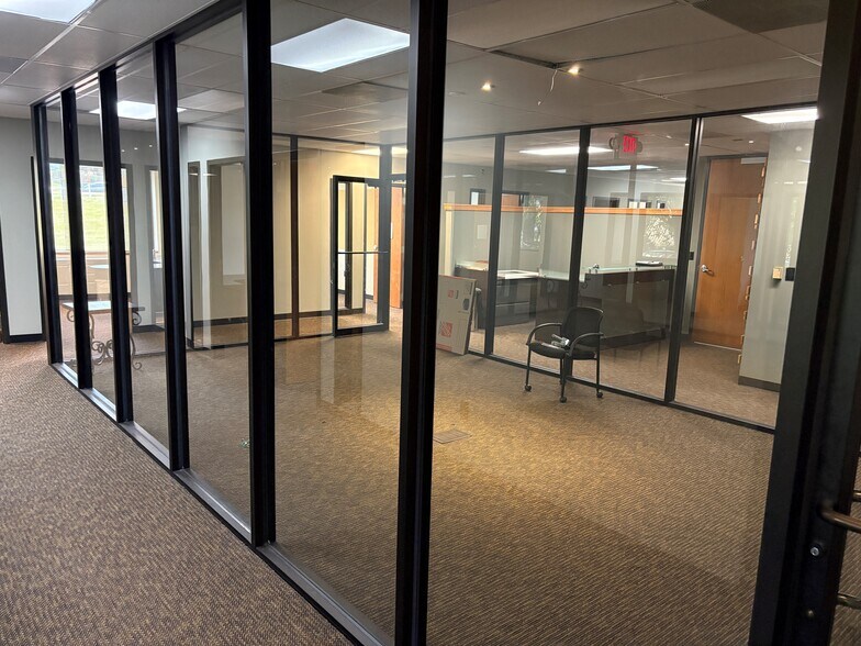 More Photos Of 10990 Quivira Rd, Overland Park Office For Lease