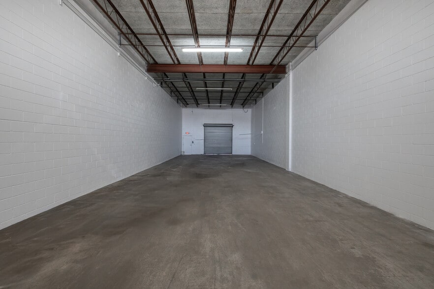 More Photos Of 6593 Powers Ave, Jacksonville Warehouse For Lease