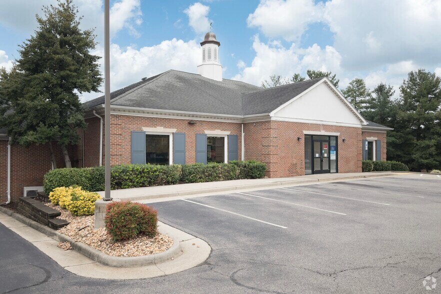 More Photos Of 1701 Financial Loop, Woodbridge Bank For Lease