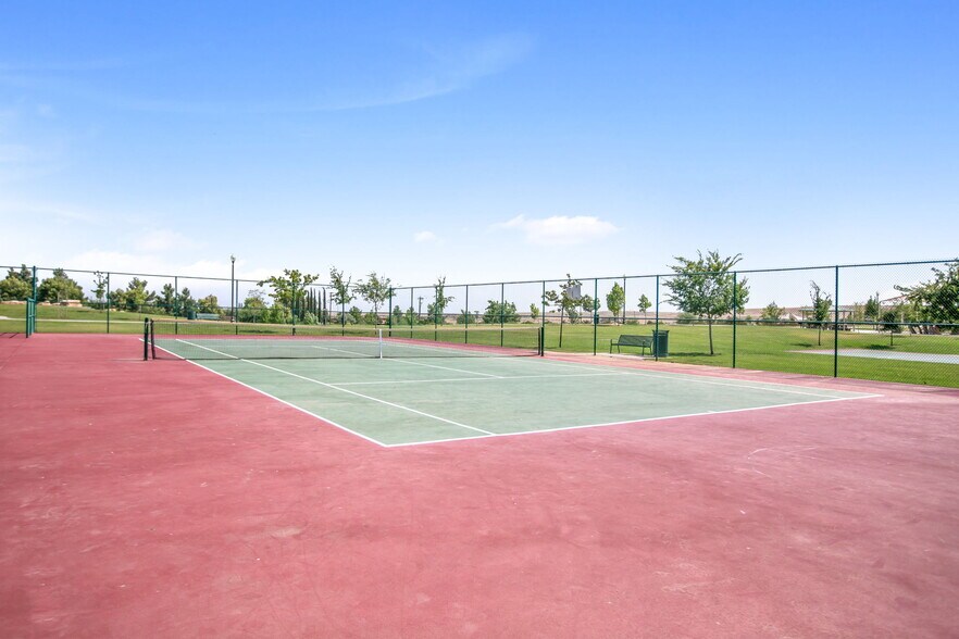 More Photos Of 9121 Prometheus Dr, Bakersfield Apartments For Sale