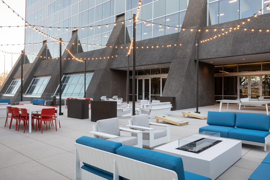 More Photos Of 3000 Pegasus Park Dr, Dallas Unknown For Lease