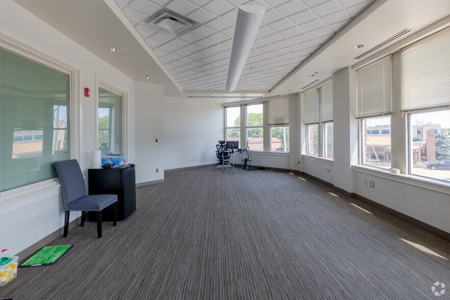 More Photos Of 0S050 Winfield Rd, Winfield Storefront Retail Office For Lease