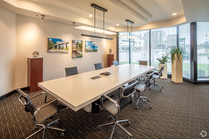 More Photos Of 1401 S Brentwood Blvd, Brentwood Office For Lease