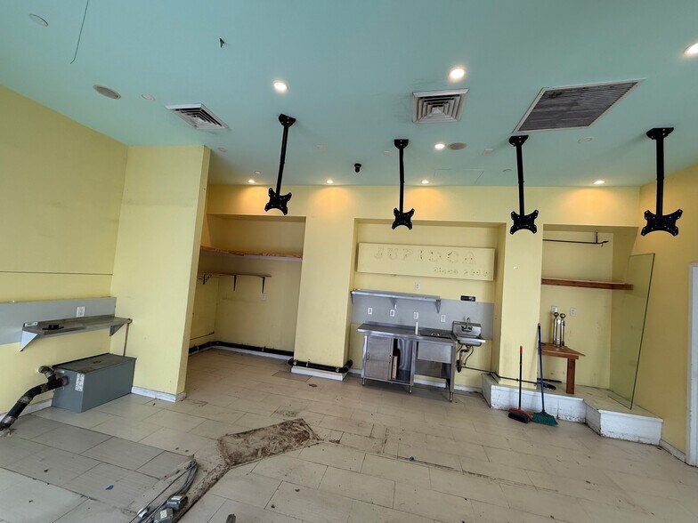 More Photos Of 455 Main St, New York Apartments For Lease