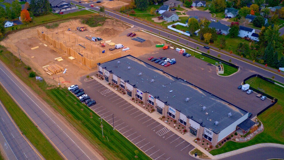 More Photos Of 1419 Winchester Way, Altoona Showroom For Lease