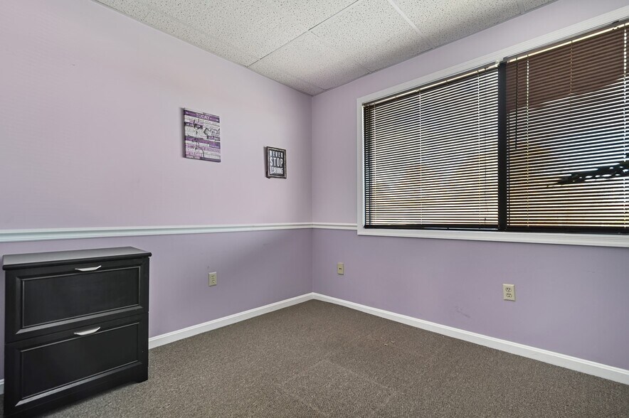 More Photos Of 838 Walker Sq, Dover Office For Sale