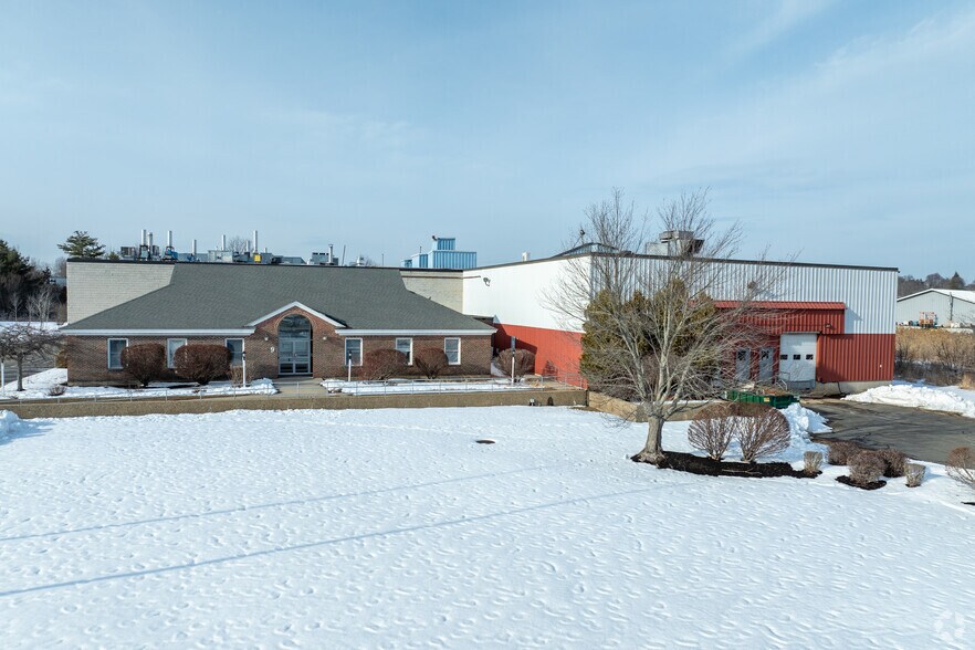 More Photos Of 9 Opportunity Way, Newburyport Research And Development For Lease