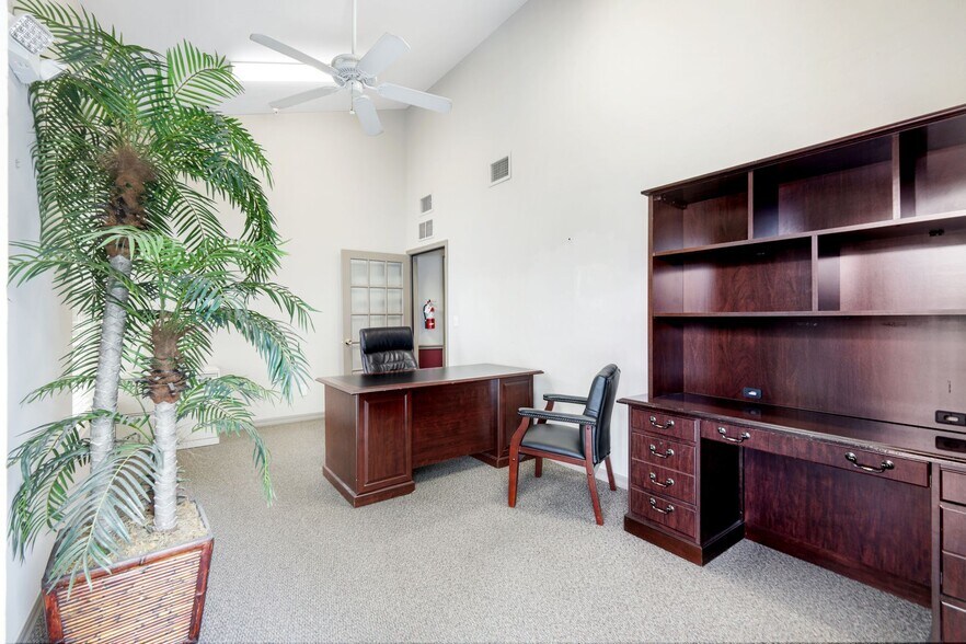 More Photos Of 1361 Royal Palm Square Blvd, Fort Myers Office For Sale